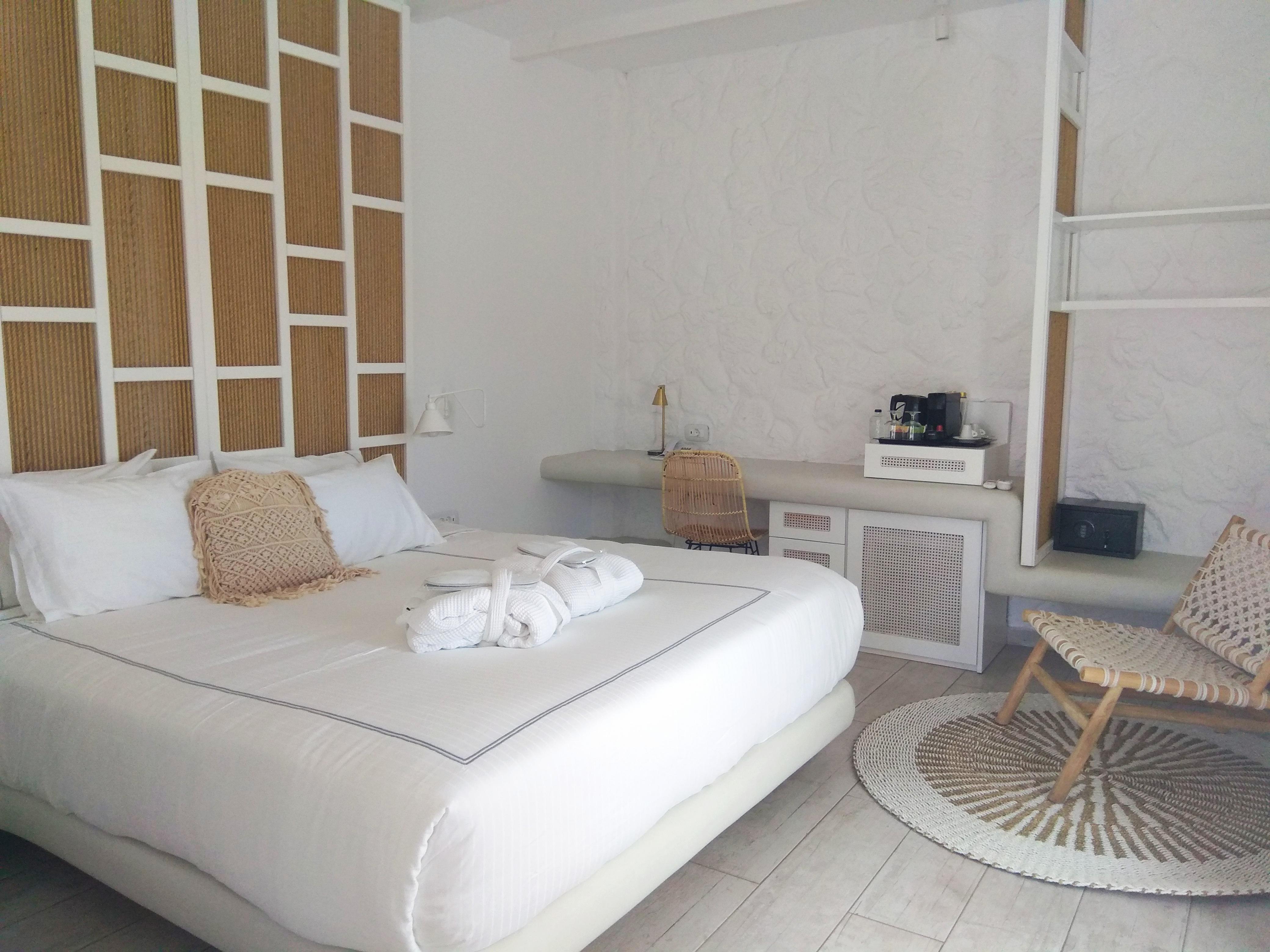 Petri Hotel Agios Georgios (Santorini)