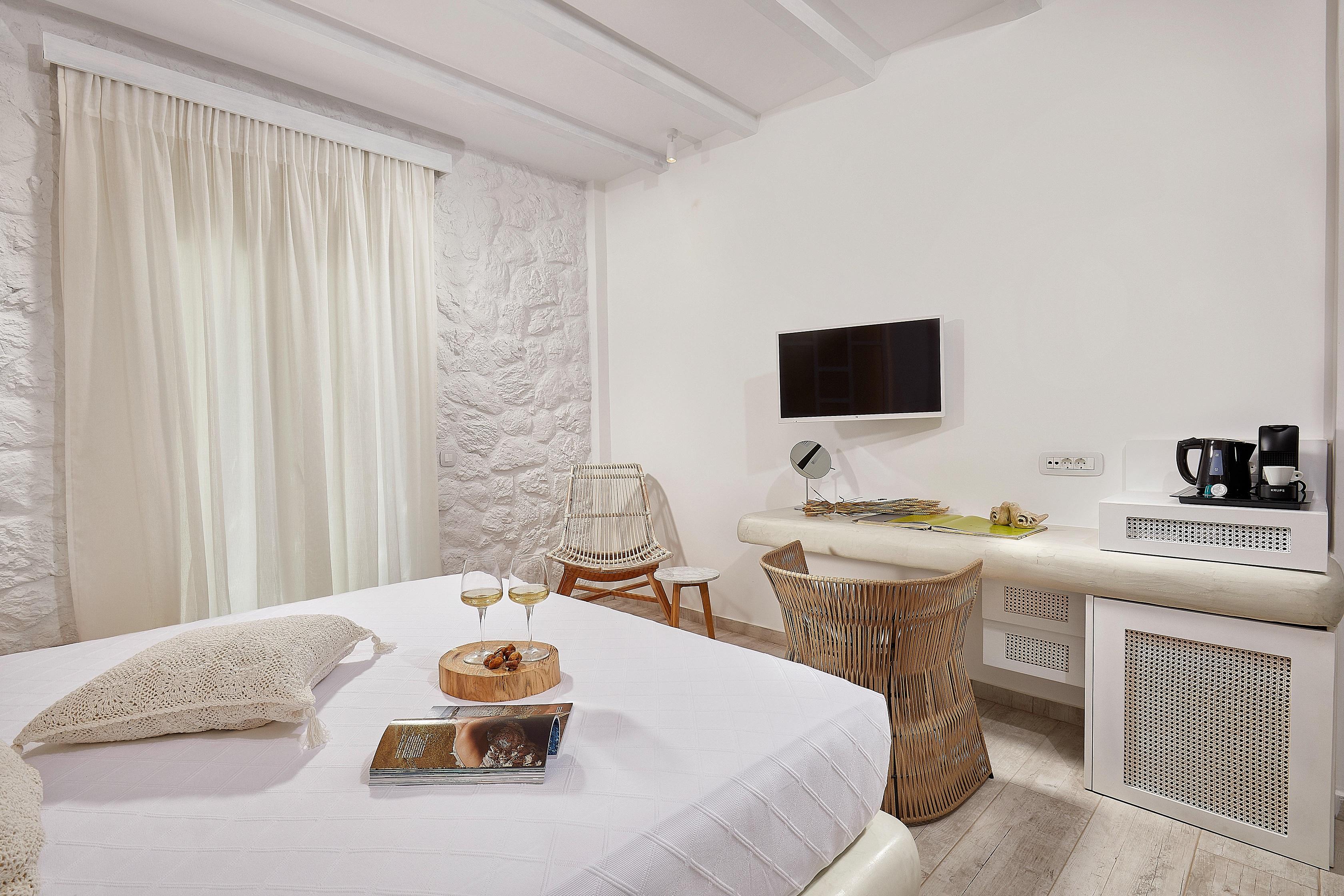 Petri Hotel Agios Georgios (Santorini)