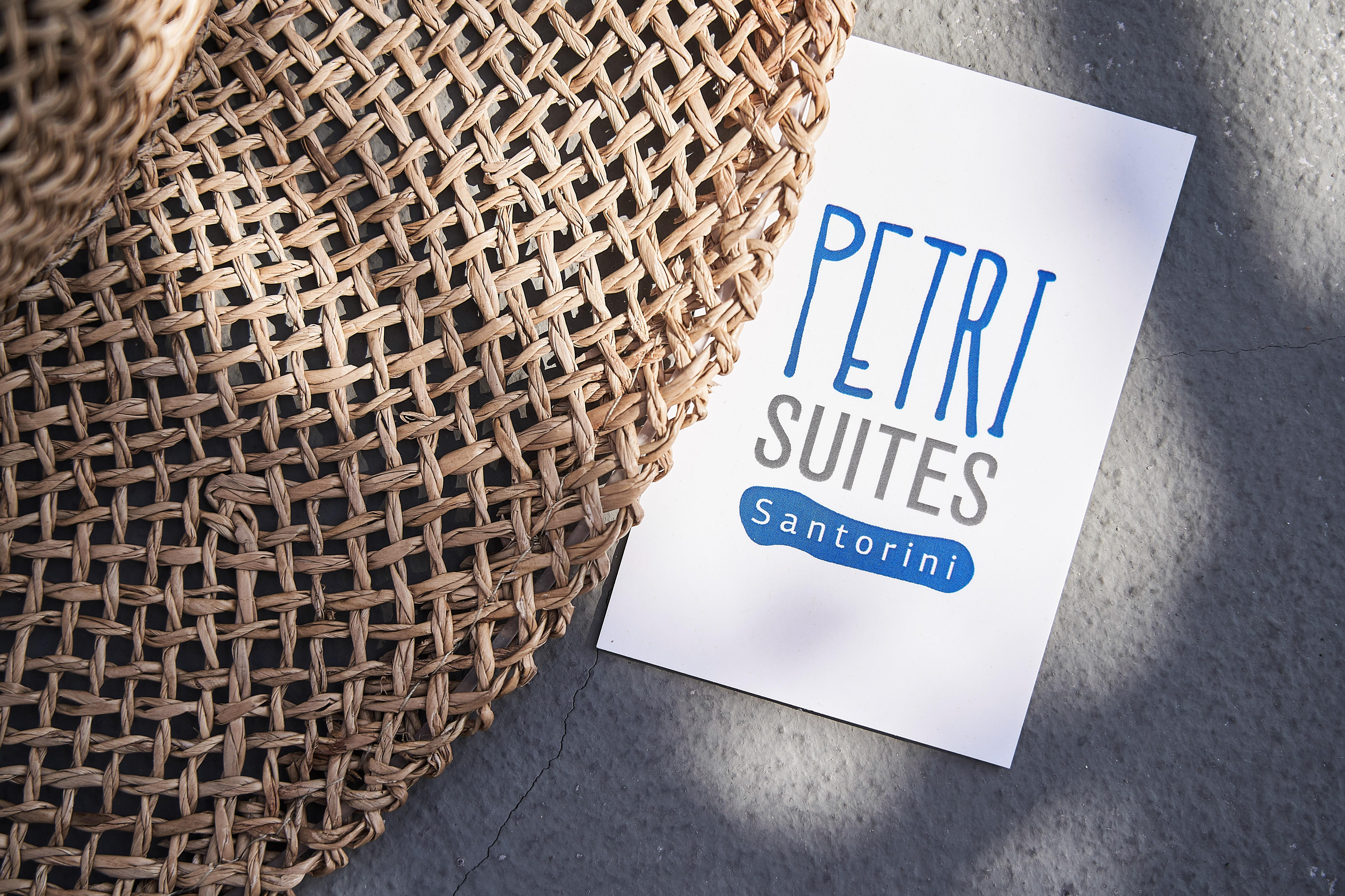 Petri 2* Agios Georgios (Santorini)